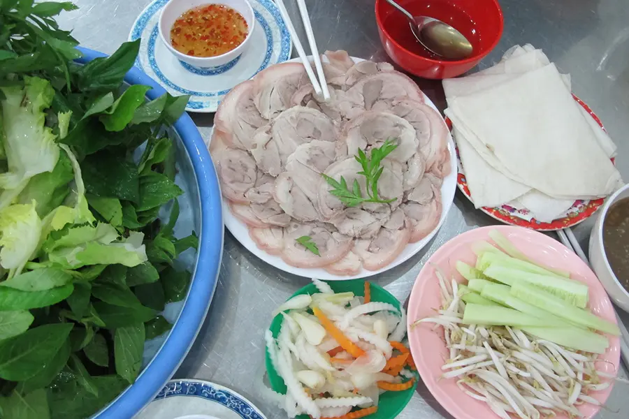 Mách bạn 14 quán bánh tráng phơi sương được giới trẻ săn đón 7
