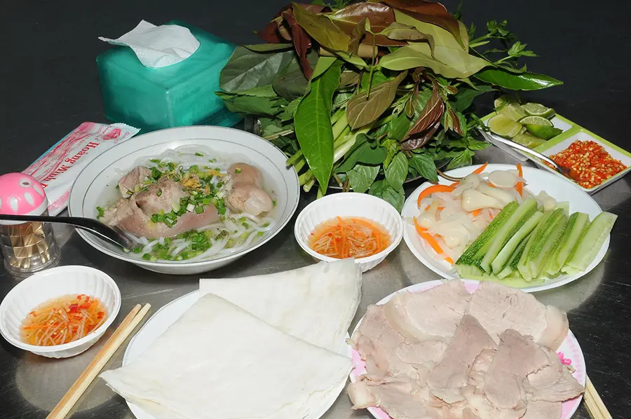 Mách bạn 14 quán bánh tráng phơi sương được giới trẻ săn đón 8