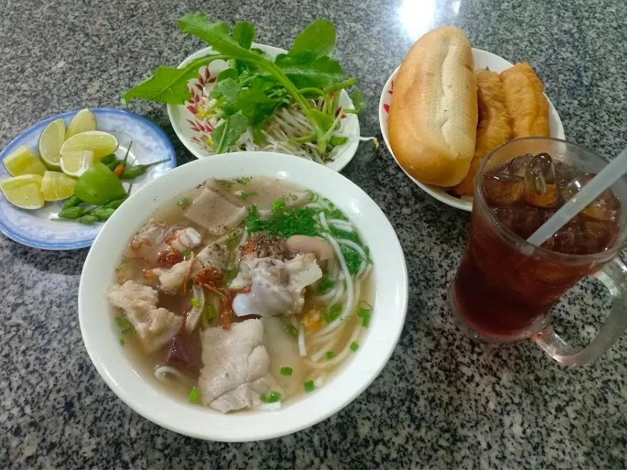 M&ecirc; mẩn B&aacute;nh canh Trảng B&agrave;ng &Uacute;t Thi&ecirc;n với hương vị thơm ngon 2