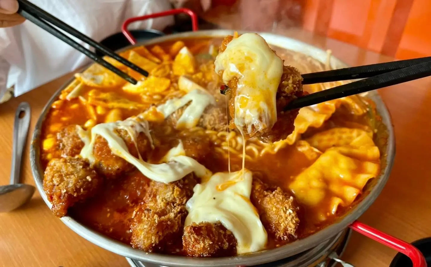 Đến mỳ cay OHWAH thưởng thức menu món ngon miễn chê