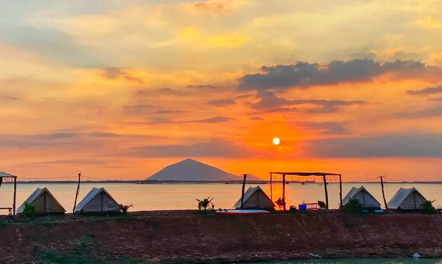 Ngắm ho&agrave;ng h&ocirc;n hồ Dầu Tiếng T&acirc;y Ninh đẹp say l&ograve;ng người 4