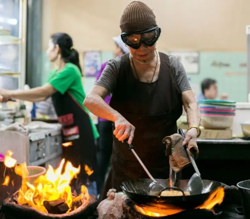 Raan Jay Fai, h&agrave;nh tr&igrave;nh từ đường phố đến danh vọng sao Michelin 2