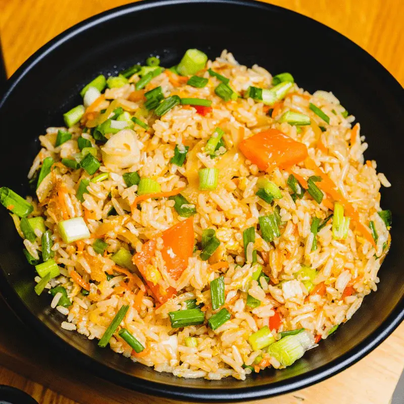 Thưởng thức cơm chi&ecirc;n Khao Pad, m&oacute;n đặc sản trứ danh đất Th&aacute;i 3