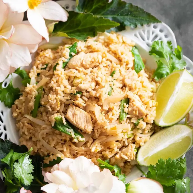 Thưởng thức cơm chi&ecirc;n Khao Pad, m&oacute;n đặc sản trứ danh đất Th&aacute;i 4