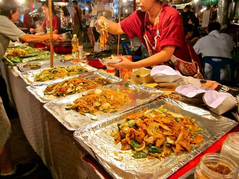 Cẩm nang kh&aacute;m ph&aacute; chợ đ&ecirc;m Chiang Mai Night Bazaar si&ecirc;u hot 7