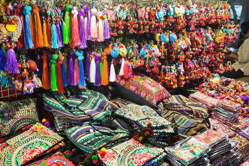 Cẩm nang kh&aacute;m ph&aacute; chợ đ&ecirc;m Chiang Mai Night Bazaar si&ecirc;u hot 9