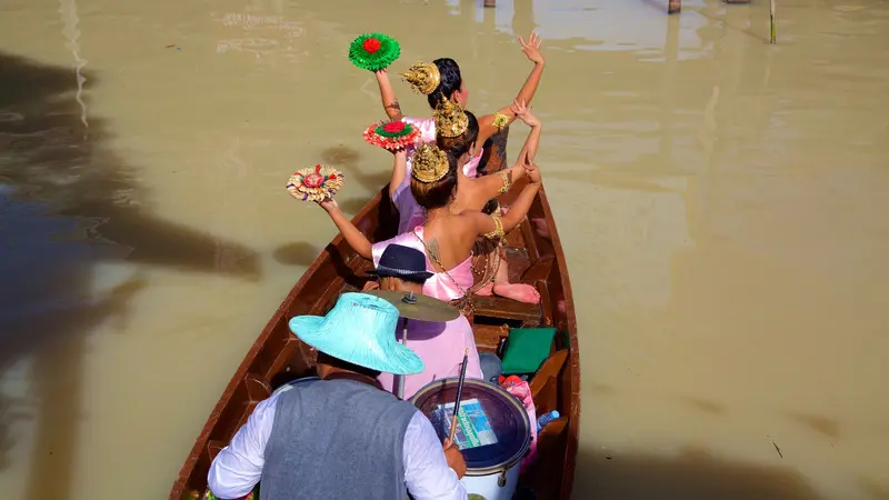 Chợ nổi Pattaya kh&ocirc;ng gian mua sắm đậm văn h&oacute;a bản địa Th&aacute;i Lan 6