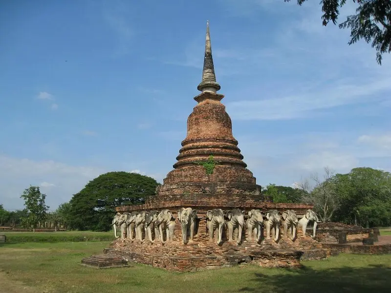 Cố đ&ocirc; Sukhothai nơi đ&oacute;n b&igrave;nh minh của hạnh ph&uacute;c tại Th&aacute;i Lan 7