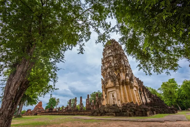 Cố đ&ocirc; Sukhothai nơi đ&oacute;n b&igrave;nh minh của hạnh ph&uacute;c tại Th&aacute;i Lan 9