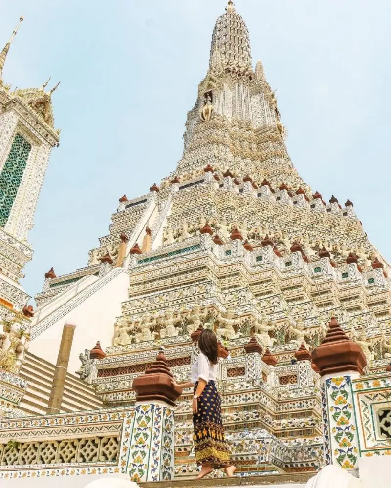C&oacute; một Thonburi y&ecirc;n b&igrave;nh n&eacute;p m&igrave;nh b&ecirc;n bờ t&acirc;y s&ocirc;ng nước 5