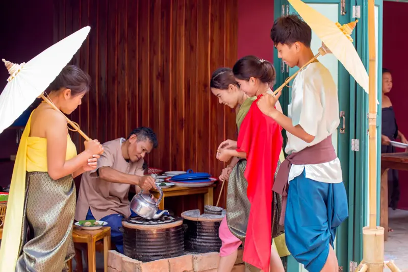 Du lịch Kanchanaburi đầy thơ mộng n&eacute;p m&igrave;nh b&ecirc;n d&ograve;ng Kwai 7