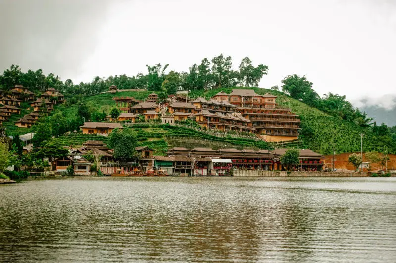 Gh&eacute; thăm l&agrave;ng Ban Rak Thai đẹp mộng mơ, y&ecirc;n ả của người Hoa 7