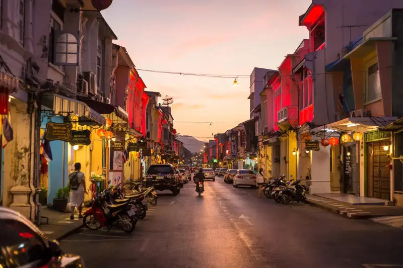 Kh&aacute;m ph&aacute; phố cổ Phuket đặc sắc tại Th&aacute;i Lan xinh đẹp 7