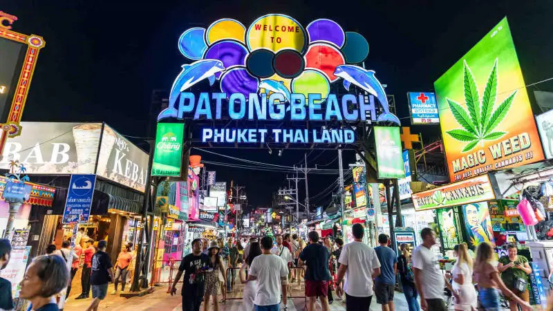 Khuấy đảo thi&ecirc;n đường biển Patong đẹp ng&acirc;y ngất 10