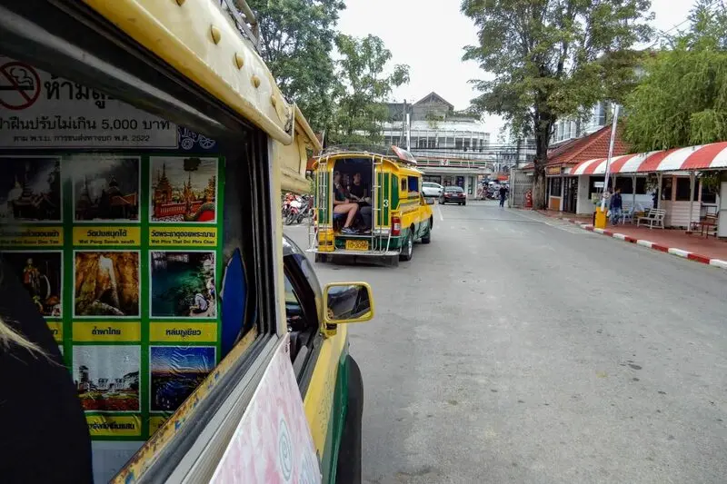 Lampang Th&aacute;i Lan thị trấn b&igrave;nh y&ecirc;n b&ecirc;n tiếng v&oacute; ngựa lọc cọc 4