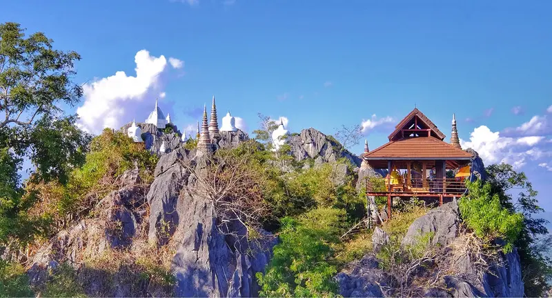 Lampang Th&aacute;i Lan thị trấn b&igrave;nh y&ecirc;n b&ecirc;n tiếng v&oacute; ngựa lọc cọc 2