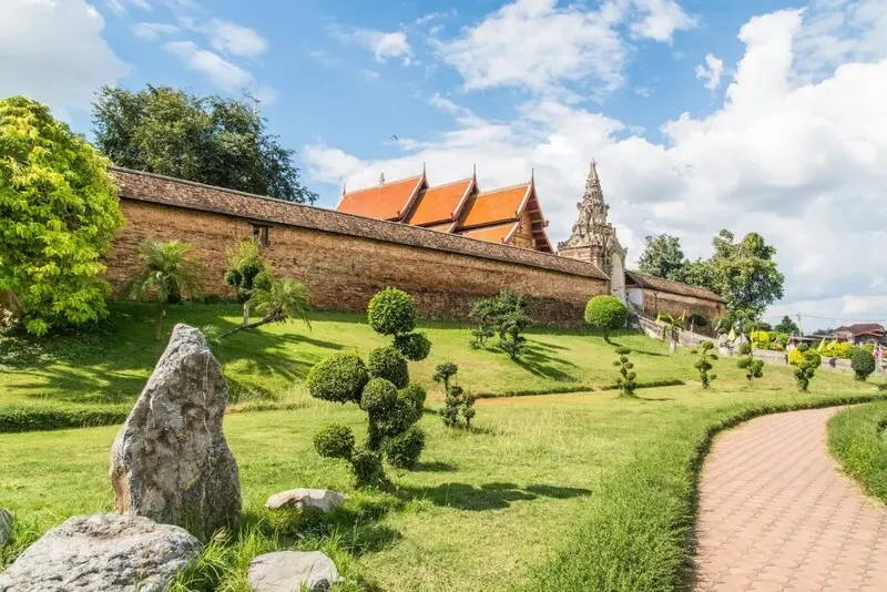 Lampang Th&aacute;i Lan thị trấn b&igrave;nh y&ecirc;n b&ecirc;n tiếng v&oacute; ngựa lọc cọc 6