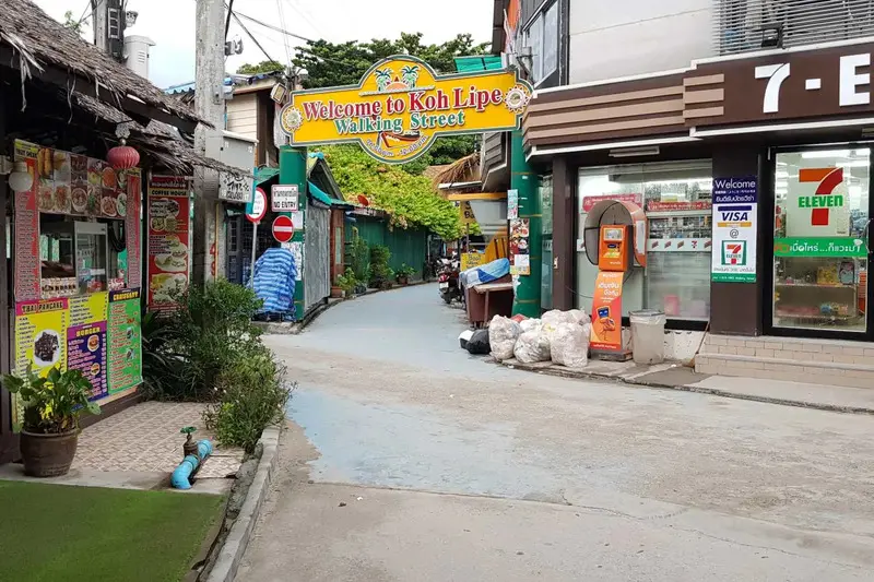 Thi&ecirc;n đường biển Koh Lipe với mặt nước xanh như ngọc tại Th&aacute;i Lan 11