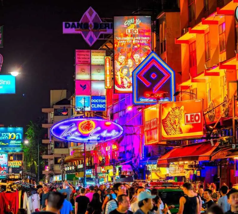 Thi&ecirc;n đường Khao San cho kh&aacute;ch du lịch bụi ở Bangkok Th&aacute;i Lan 3