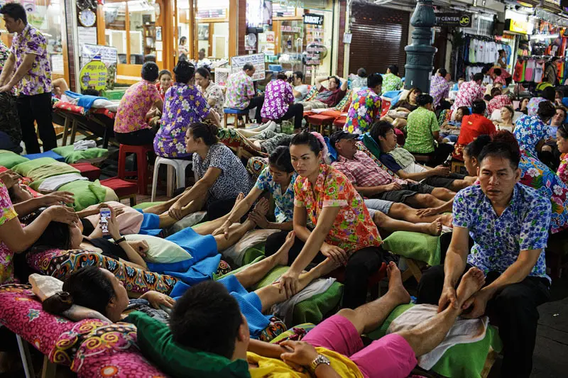 Thi&ecirc;n đường Khao San cho kh&aacute;ch du lịch bụi ở Bangkok Th&aacute;i Lan 13