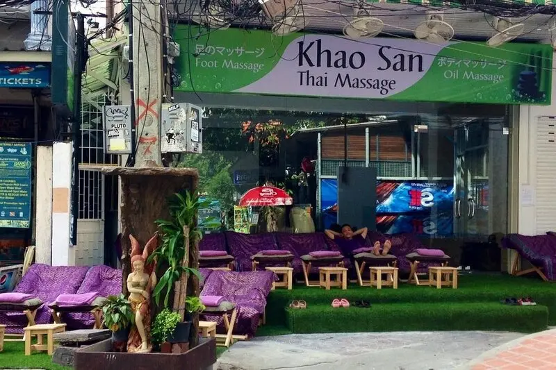 Thi&ecirc;n đường Khao San cho kh&aacute;ch du lịch bụi ở Bangkok Th&aacute;i Lan 18