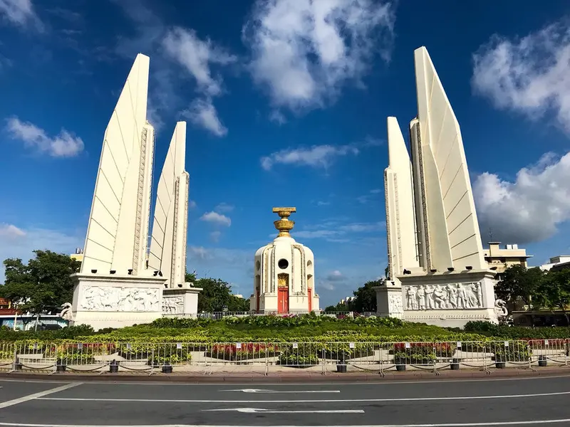 Thi&ecirc;n đường Khao San cho kh&aacute;ch du lịch bụi ở Bangkok Th&aacute;i Lan 9