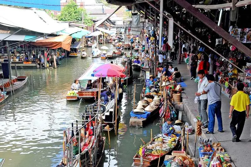 Trải nghiệm chợ nổi Damnoen Saduak tr&ecirc;n những chiếc thuyền gỗ ở Th&aacute;i Lan 2