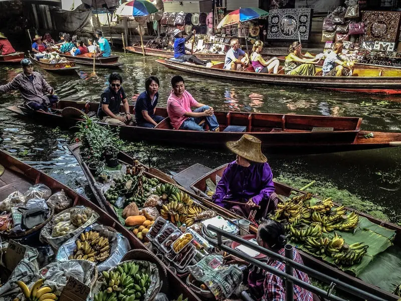 Trải nghiệm chợ nổi Damnoen Saduak tr&ecirc;n những chiếc thuyền gỗ ở Th&aacute;i Lan 7