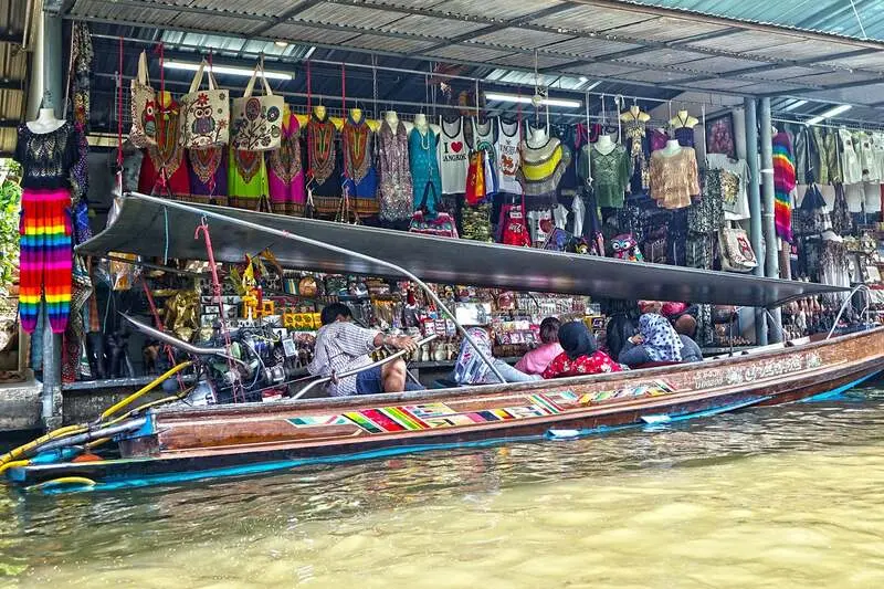 Trải nghiệm chợ nổi Damnoen Saduak tr&ecirc;n những chiếc thuyền gỗ ở Th&aacute;i Lan 6