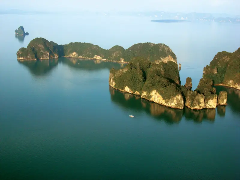Vịnh Phang Nga nơi biển cả h&ograve;a quyện với bầu trời Th&aacute;i Lan 9