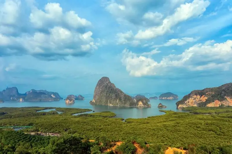 Vịnh Phang Nga nơi biển cả h&ograve;a quyện với bầu trời Th&aacute;i Lan 12
