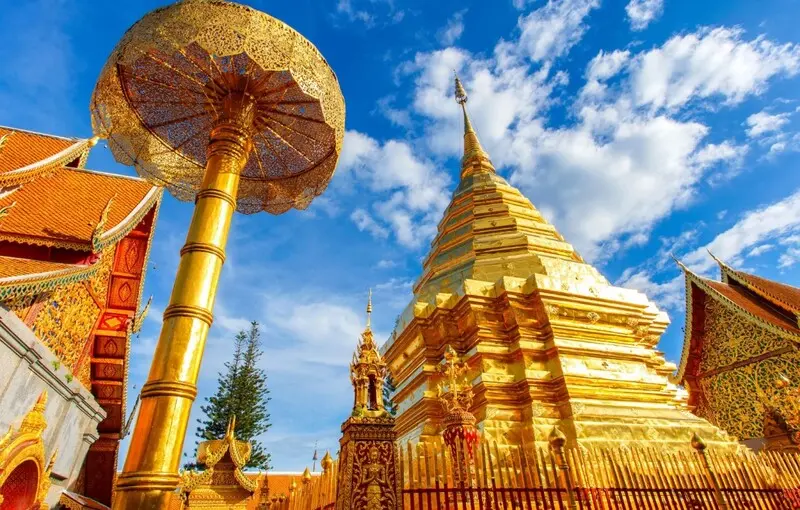Wat Phra That Doi Suthep lấp l&aacute;nh &aacute;nh v&agrave;ng b&ecirc;n sườn n&uacute;i Chiang Mai 5