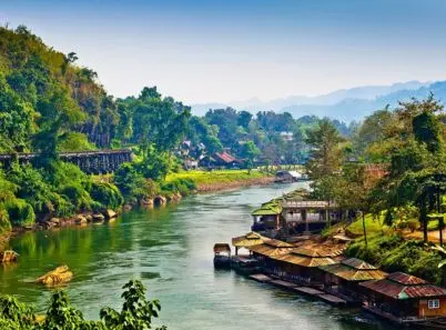 Du lịch Kanchanaburi đầy thơ mộng nép mình bên dòng Kwai