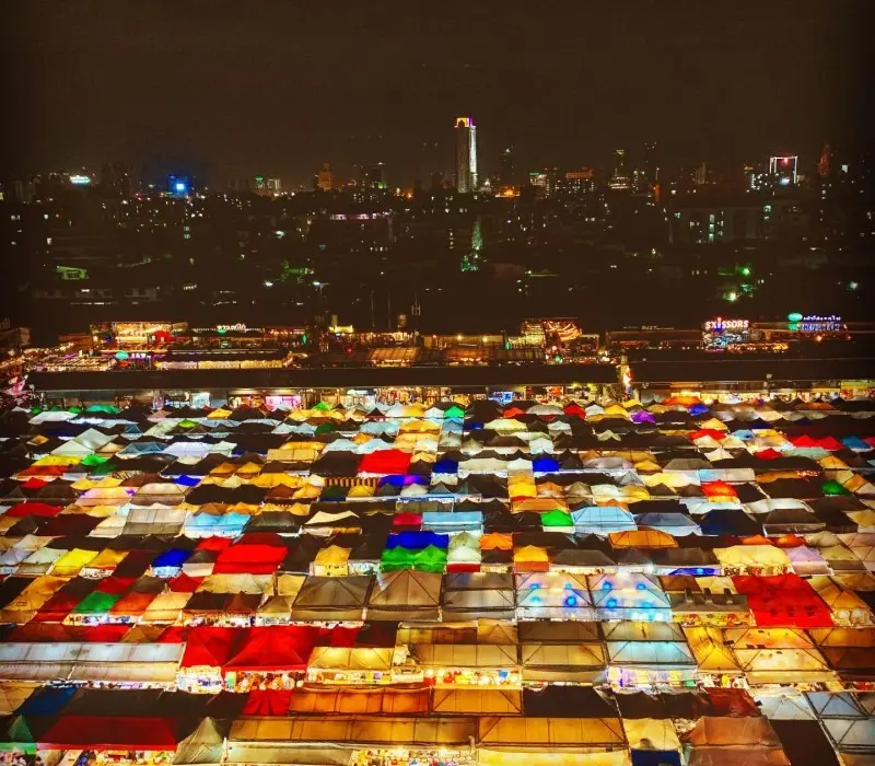 Review những khu chợ đêm Bangkok sầm uất nhất thành phố