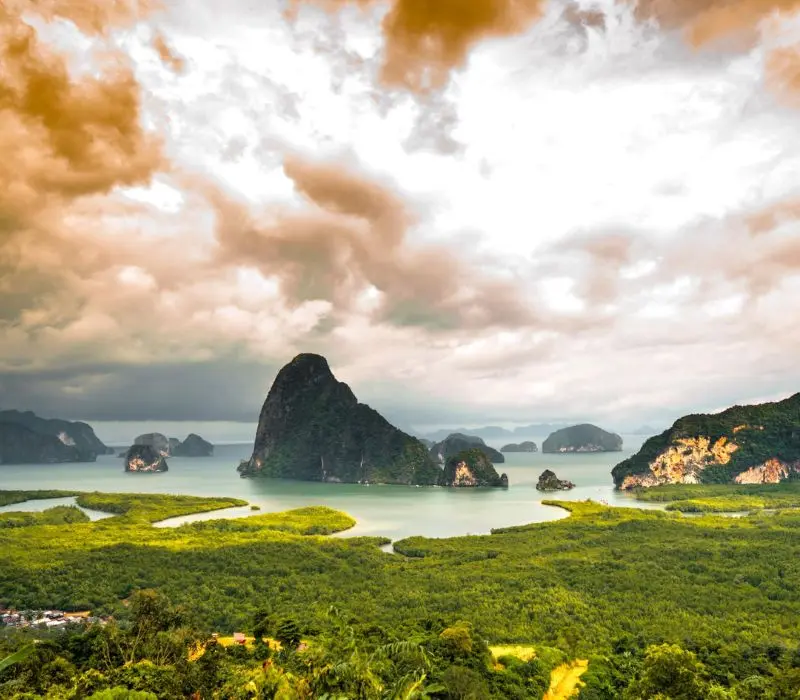 Vịnh Phang Nga nơi biển cả hòa quyện với bầu trời Thái Lan