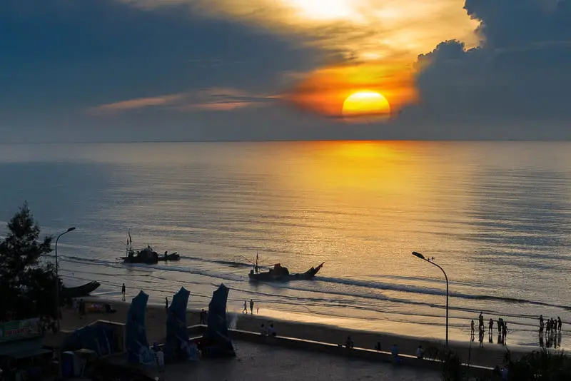 Biển Hải Tiến thi&ecirc;n đường biển hoang sơ, y&ecirc;n b&igrave;nh tại Thanh H&oacute;a 19