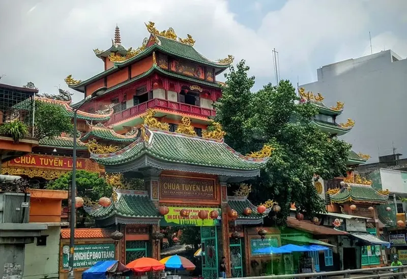 12 ngôi chùa cầu bình an ở Sài Gòn cực linh thiêng 12