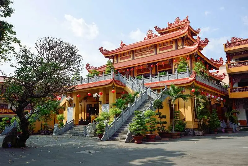 12 ngôi chùa cầu bình an ở Sài Gòn cực linh thiêng 3