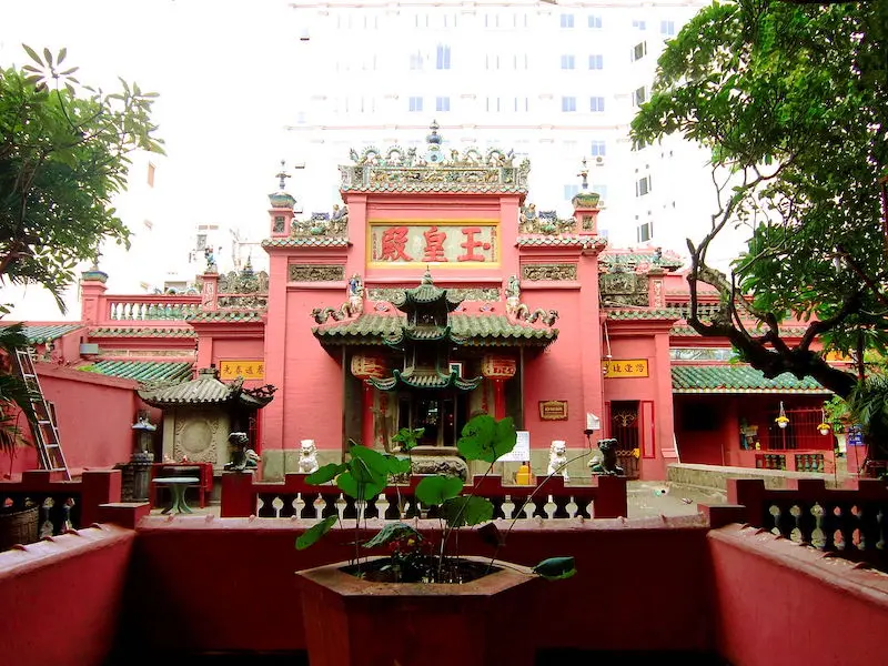 12 ngôi chùa cầu bình an ở Sài Gòn cực linh thiêng 5