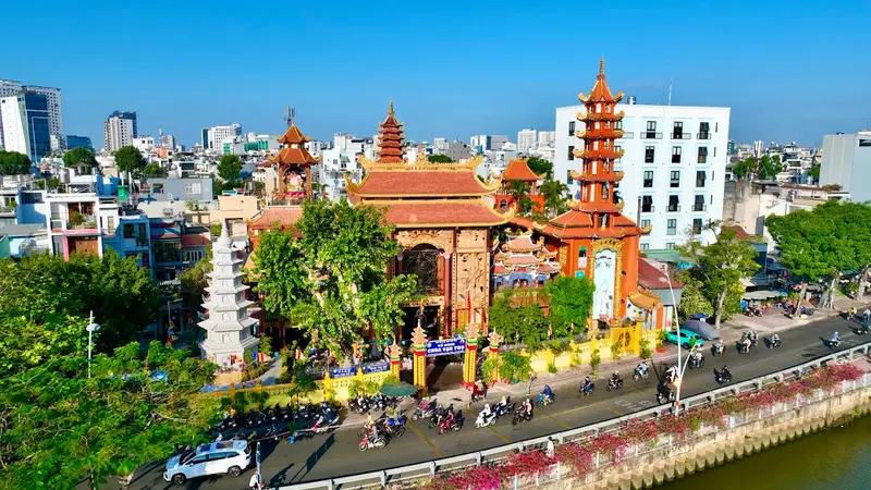 12 ngôi chùa cầu bình an ở Sài Gòn cực linh thiêng 11