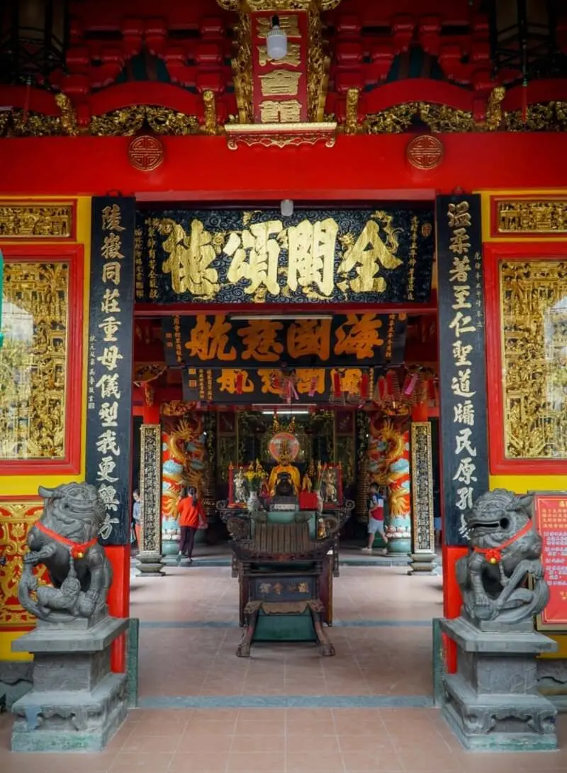 9 ng&ocirc;i ch&ugrave;a cầu duy&ecirc;n ở S&agrave;i G&ograve;n linh thi&ecirc;ng n&ecirc;n gh&eacute; một lần 5