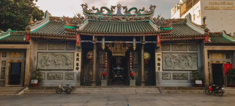 9 ng&ocirc;i ch&ugrave;a cầu duy&ecirc;n ở S&agrave;i G&ograve;n linh thi&ecirc;ng n&ecirc;n gh&eacute; một lần 4