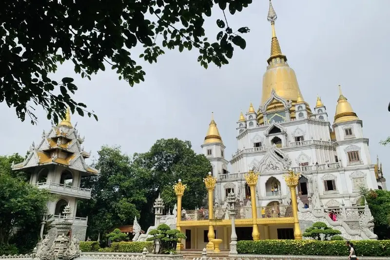 9 ng&ocirc;i ch&ugrave;a cầu duy&ecirc;n ở S&agrave;i G&ograve;n linh thi&ecirc;ng n&ecirc;n gh&eacute; một lần 9
