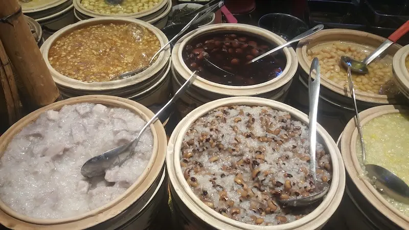 Central Market, tọa độ vui chơi v&agrave; ăn uống dưới l&ograve;ng đất 8