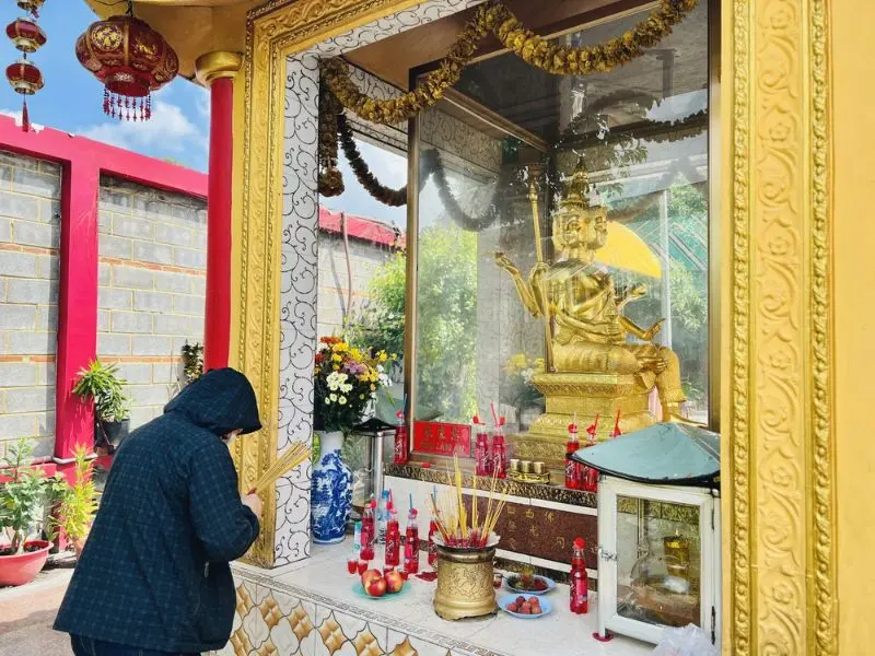 Chi&ecirc;m b&aacute;i Ch&ugrave;a Bốn Mặt, địa điểm linh thi&ecirc;ng nổi tiếng nhất quận 8 3