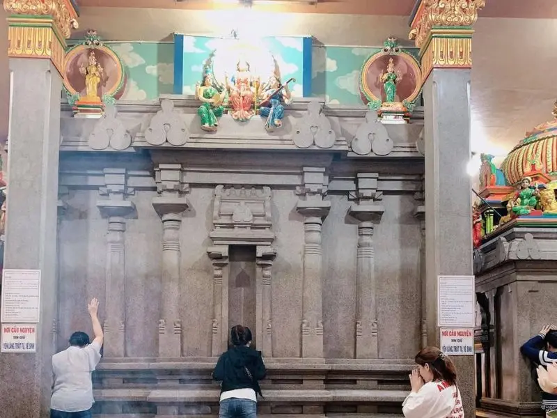 Ch&ugrave;a Ấn Độ, ng&ocirc;i ch&ugrave;a B&agrave; linh thi&ecirc;ng bậc nhất giữa S&agrave;i G&ograve;n 4