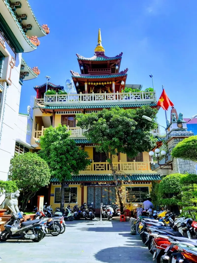 Ch&ugrave;a Ấn Quang, chốn thiền m&ocirc;n giữa thị th&agrave;nh sầm uất 4