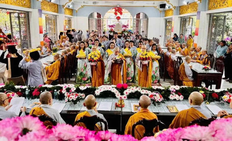 Ch&ugrave;a Dược Sư: Chốn b&igrave;nh y&ecirc;n để t&acirc;m hồn tĩnh lặng giữa S&agrave;i G&ograve;n 5