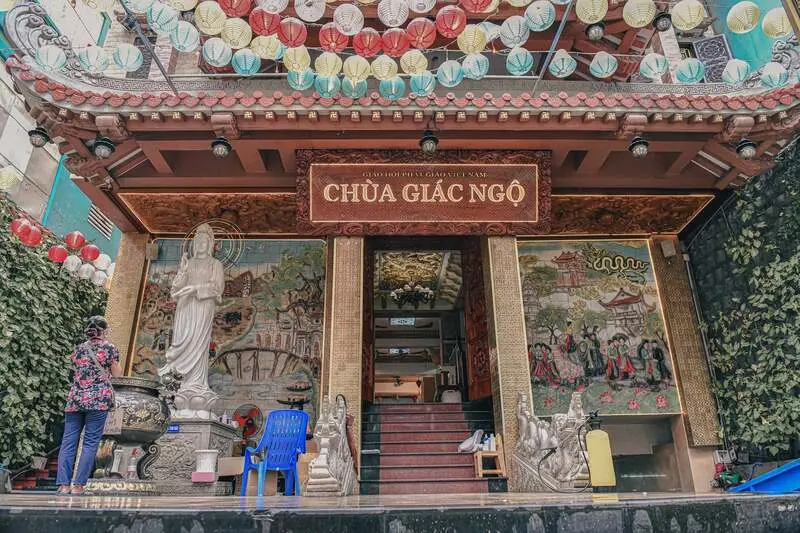 Ch&ugrave;a Gi&aacute;c Ngộ, địa điểm tổ chức kh&oacute;a tu cực gần trung t&acirc;m S&agrave;i G&ograve;n 2