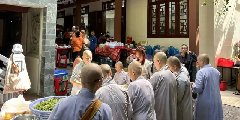 Ch&ugrave;a Hải Quang: Chốn t&acirc;m linh thanh tịnh giữa l&ograve;ng S&agrave;i G&ograve;n 13